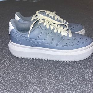 Nike Womens Fashion Sneaker 7.5